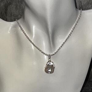 Shasta Daisy Genuine Pearl Pendant & .925 Sterling Silver 2.5 mm 20" Rope Chain